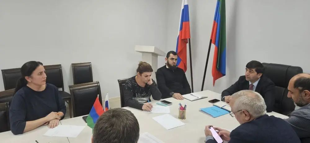 Совместный приём граждан по вопросам ЖКХ в Каспийске: Проблемы на контроле